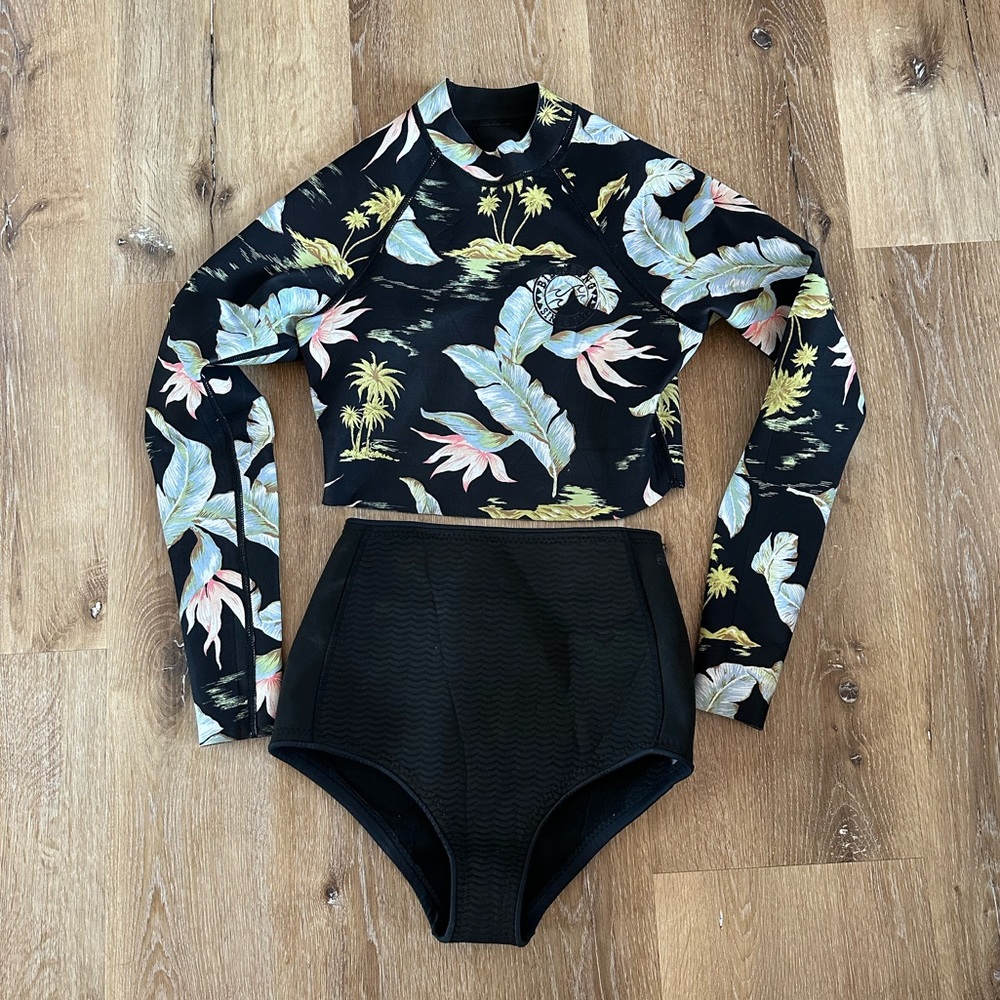 Billabong Black Tropical Floral Long-Sleeve Crop Rash Guard Set